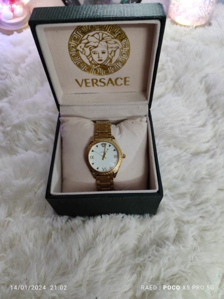 ساعة VERSACE